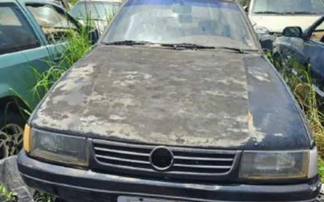 Leilão Judicial - Veículo VW Santana CL 1800, 1995 - Birigui/SP